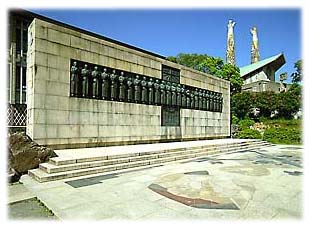 martyrs_of_Nagasaki_shrine.jpg (21665 bytes)
